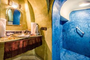 Koupelna v ubytování Riad Dar Azul