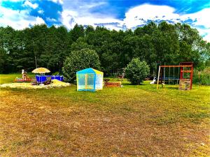 Herní místnost nebo prostor pro děti v ubytování Tatra Glamp Mazury - sieć noclegowa Tatra Glamp