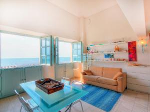 Posezení v ubytování Apartment Suite 48 by Interhome