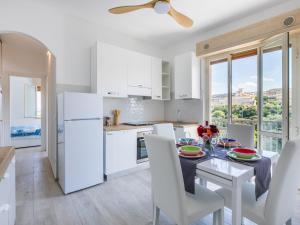Kuchyň nebo kuchyňský kout v ubytování Apartment Francea e Mauro by Interhome