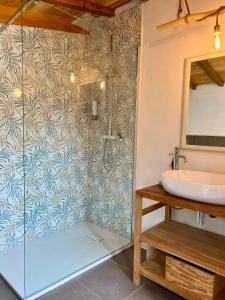 a bathroom with a shower and a sink at Stecadó Glamping in Dolceacqua