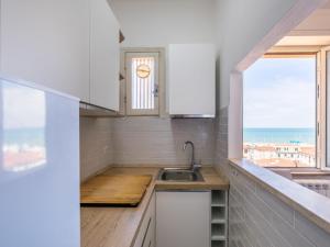 Kuchyň nebo kuchyňský kout v ubytování Apartment Francea e Mauro by Interhome