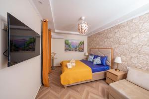 a bedroom with a bed and a couch at LUX Movie Stars Apartments Perea in Perea