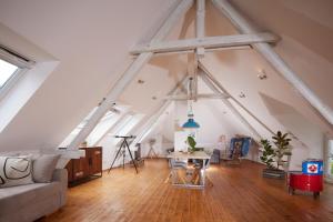 a living room with a couch and a table at Mosel-Loft in Bernkastel-Kues