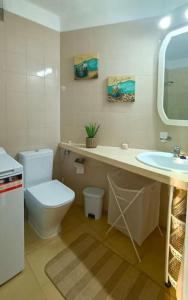 A bathroom at Amplio estudio Golf del Sur GP115