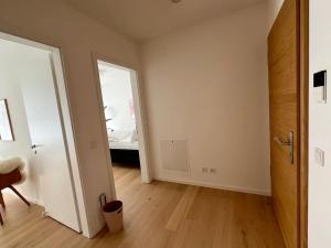 an empty room with a door to a bedroom at Schickes 2-Zi-Apartment am Neckarufer im BUGA-Park in Heilbronn +16 photos