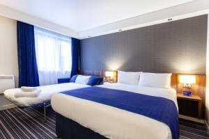 Postel nebo postele na pokoji v ubytování Holiday Inn Express Edinburgh Airport by IHG