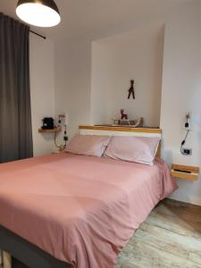 A bed or beds in a room at Forese House