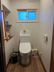 a bathroom with a white toilet with a window at Populus Sunset "You-hi"-Atsuta - Vacation STAY 05432v in Ishikari
