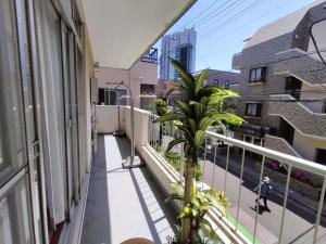 a balcony with a palm tree on a building at Nishi-shinjuku-ZYZ in Tokyo