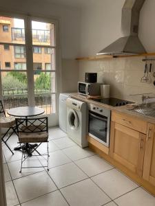 Η κουζίνα ή μικρή κουζίνα στο Les 3 balcons