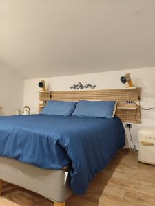 A bed or beds in a room at Forese House