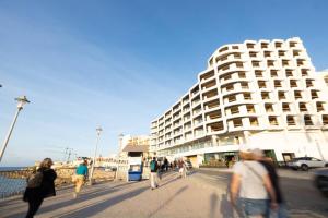 Clientes alojados en Ivory Suite Seafront With Views!- Fl 14 By Homely