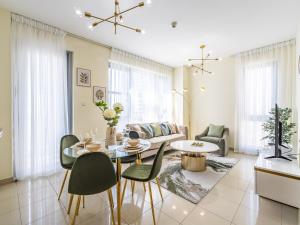 Et opholdsområde på Downtown Luxury Living -1BR-Standpoint Tower A