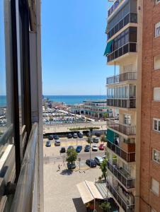 vista su un parcheggio da un edificio di Rosario house a Santa Pola