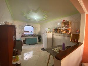 a kitchen with a star on the ceiling at Quarto cápsula in Saquarema