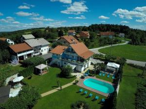 Bazén v ubytování Pool Apartments Plitvice Lakes nebo v jeho okolí