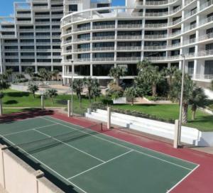 Tenis a/nebo squash v ubytování Oceanfront Haven with SpaceX Views nebo okolí