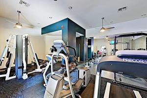 Fitness centrum a/nebo fitness zařízení v ubytování Oceanfront Haven with SpaceX Views