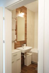 Phòng tắm tại Mieszkanie Chrzanowska +19 ảnh