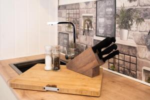 Cucina o angolo cottura di Shepherds hut with hot tub