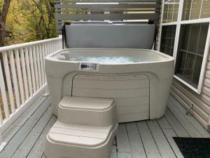 Imagine din galeria proprietății Creekside Cottage by Eden Crest în Pigeon Forge