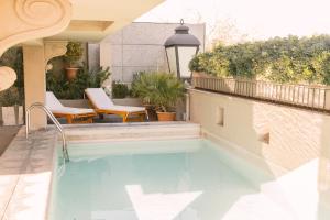 a swimming pool on the side of a house at Huentala Hotel in Mendoza