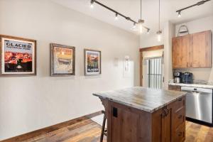 Φωτογραφία από το άλμπουμ του Baker Loft 303 σε Whitefish