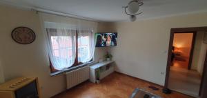 TV a/nebo společenská místnost v ubytování Apartments & Studio Matan