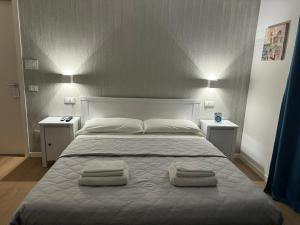 A bed or beds in a room at B&B Il Tramonto