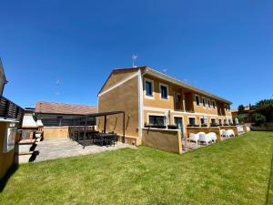 a large building with a lawn in front of it at Casas La Fuente de Saelices - Alojamiento rural in Saelices el Chico
