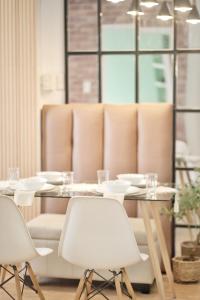 Χώρος καθιστικού στο Rocca 1 Bedroom Boutique Suite w Balcony Mesaverte Residences
