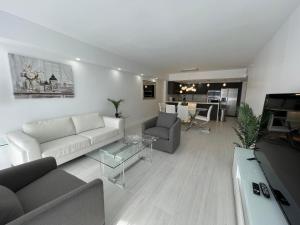 Area soggiorno di Amazing Ocean View! 10 floor Parking included