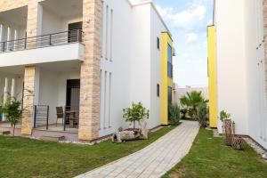 a view of the courtyard of a house at Kiteriders Garden Villas in Ulcinj