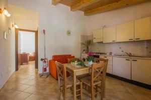 Kuchyň nebo kuchyňský kout v ubytování Casa Vacanze Dalisa Ulivo B con Parcheggio + 8 fotografií