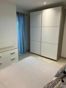 セント・ポールズ・ベイにあるSea side view 2 bedroom apartment with terrace Beppe`s apartmentのギャラリーの写真