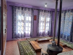 Postel nebo postele na pokoji v ubytování Shiva Homestay