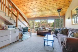 صورة لـ Auburn Cottage with Patios and Garden - 3 Mi to Town! في أوبورن