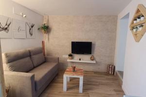 a living room with a couch and a table at Apartamento MARIANTO in Vejer de la Frontera