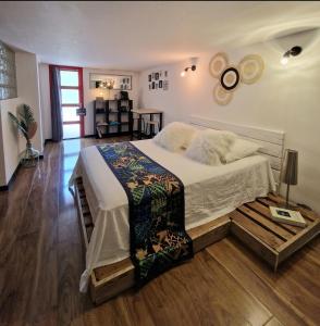 Postel nebo postele na pokoji v ubytování Chambre Deborah
