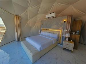 Postel nebo postele na pokoji v ubytování Cuzy bubbel luxury