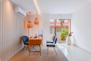 a dining room with a table and chairs at Coralia Boutique Hotel Cozumel in Cozumel