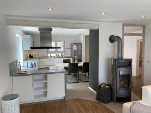a kitchen and living room with a stove in it at Ferienwohnung Lina in Kronau