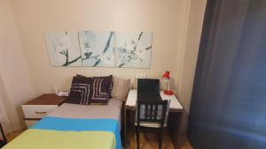 a bedroom with a bed and a desk with a chair at Feeling at home in İstanbul Center 5 Minutes walk to The Ataköy Metro Station & Metrobus in Istanbul