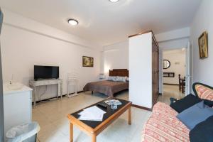 TV a/nebo společenská místnost v ubytování Loft luminoso y espacioso al lado de Las Canteras