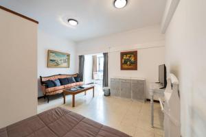 TV a/nebo společenská místnost v ubytování Loft luminoso y espacioso al lado de Las Canteras
