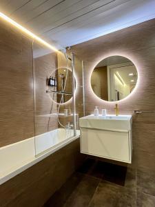 Kylpyhuone majoituspaikassa WeRentVLC - Design Ruzafa - Top location