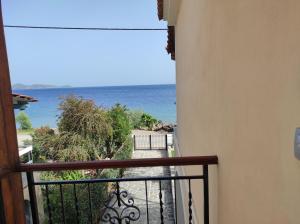 Gallery image of Tas Millstone Seaside House in Marathiás +26 photos