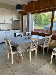 Kuchyň nebo kuchyňský kout v ubytování Appartement tout confort