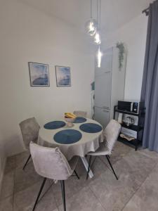 Kuchyňa alebo kuchynka v ubytovaní Apartment Eda + 4 fotografie